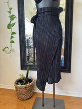 Load image into Gallery viewer, Black Wrap Skirt with tie sides